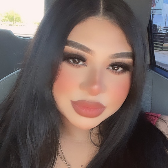 Meet your Posher, Karina - Picture 1 of 1